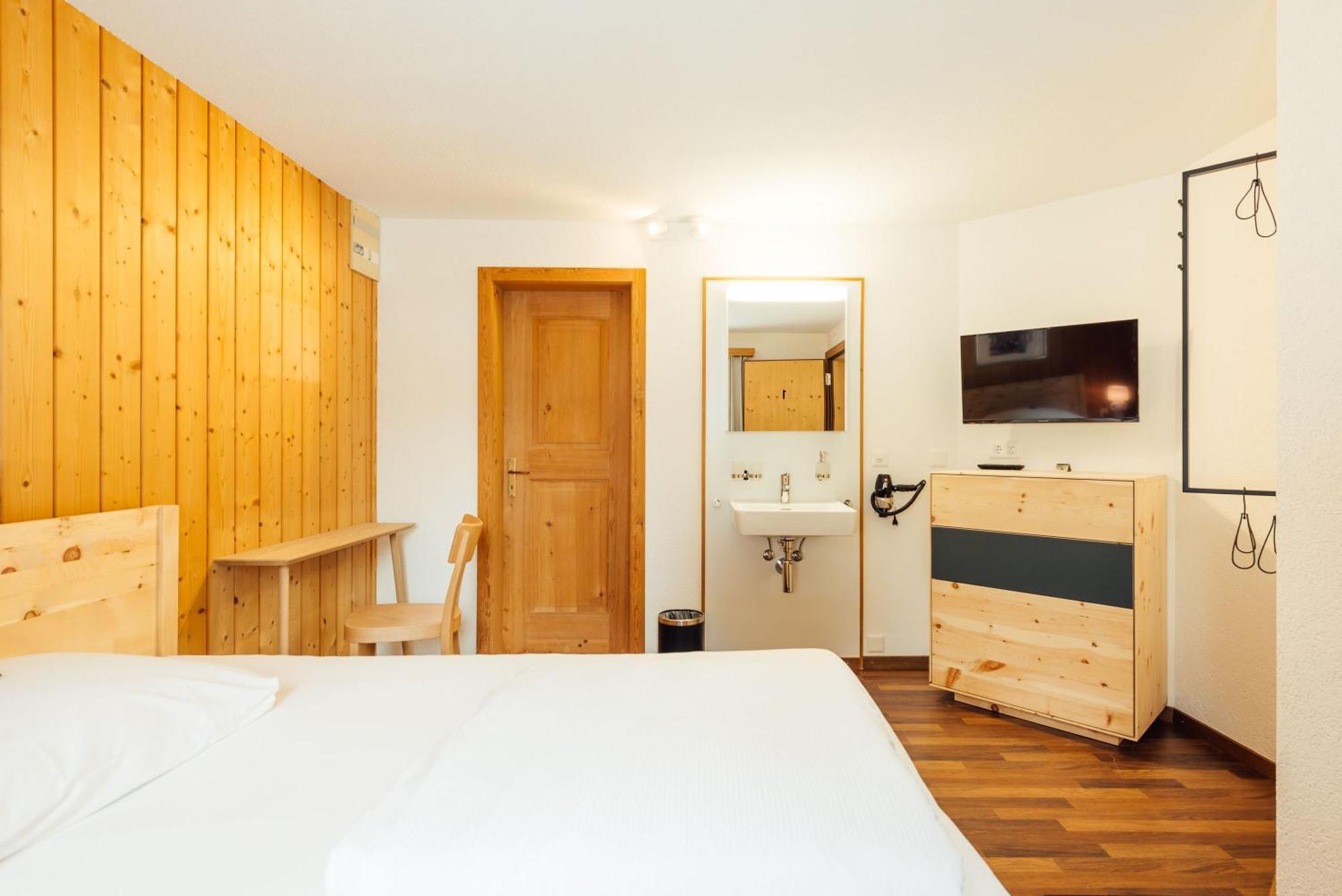 Hotel Kruezli - Dapi 1914 Sedrun Habitación foto